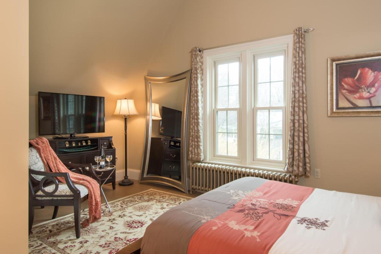 Gothic Eves Inn And Spa Bed And Breakfast Trumansburg Zewnętrze zdjęcie
